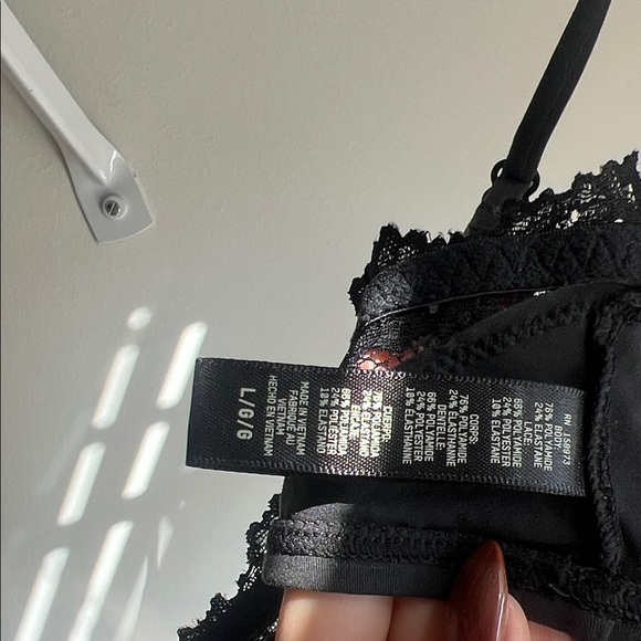 Skims Lace Bralette - Picture 2 of 3